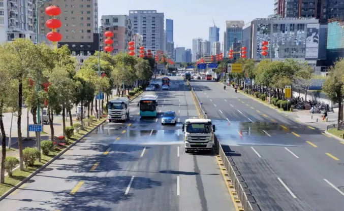 虎虎生威迎新春丨今年会jinnianhui环境环卫作业扮靓城市佳节新容颜